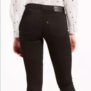 710 Levi’s Supper Skinny Jeans